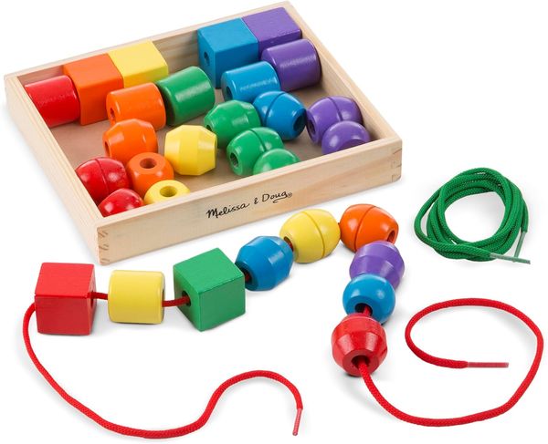 Melissa & Doug — Cuentas Primarias para Atar (30 cuentas + cuerdas)